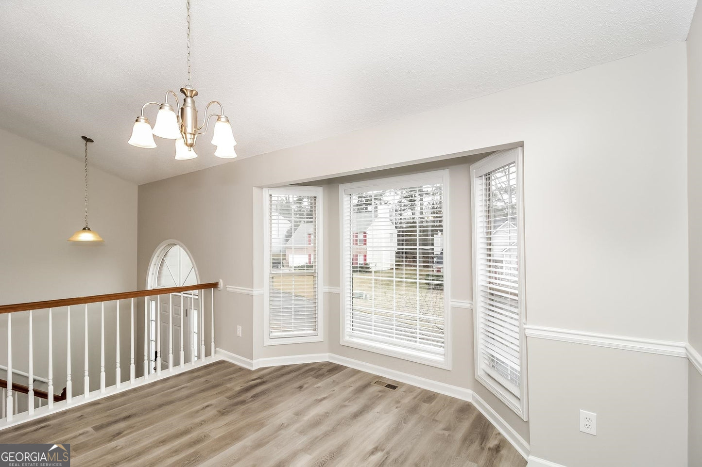 5 bedroom 3 bath house in Acworth