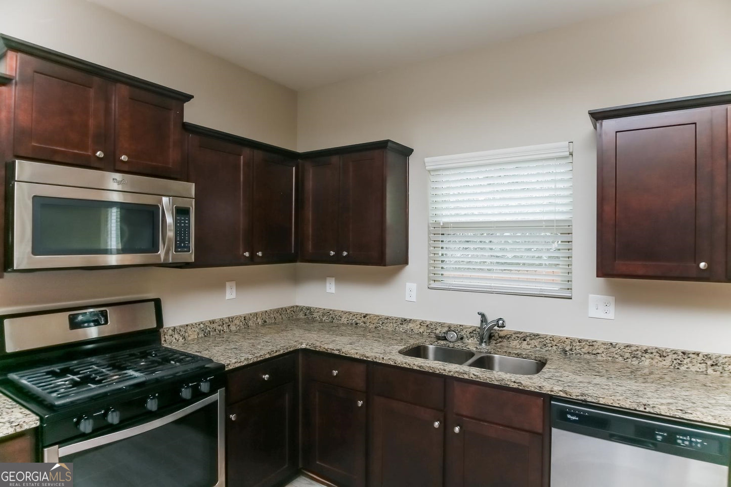 4 bedroom 2 bath house in Rex