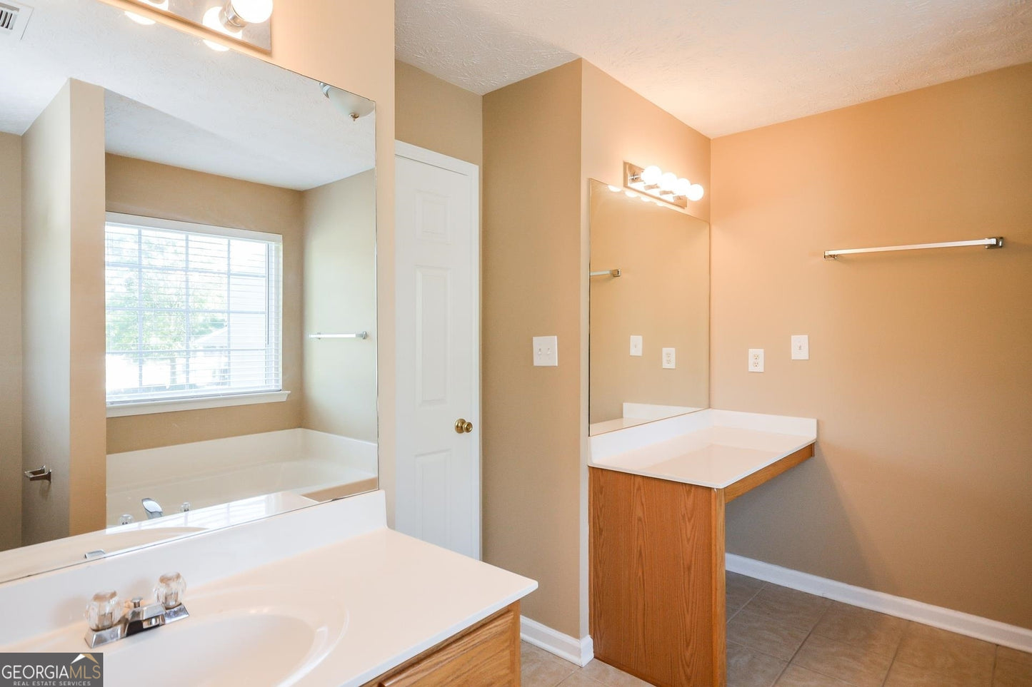 5 bedroom 2.5 bath house in Loganville