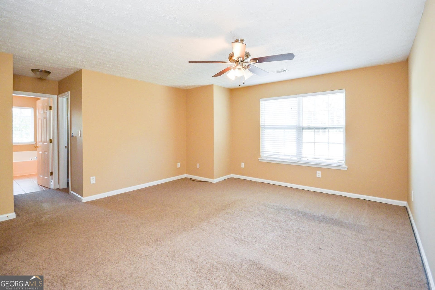 5 bedroom 2.5 bath house in Loganville