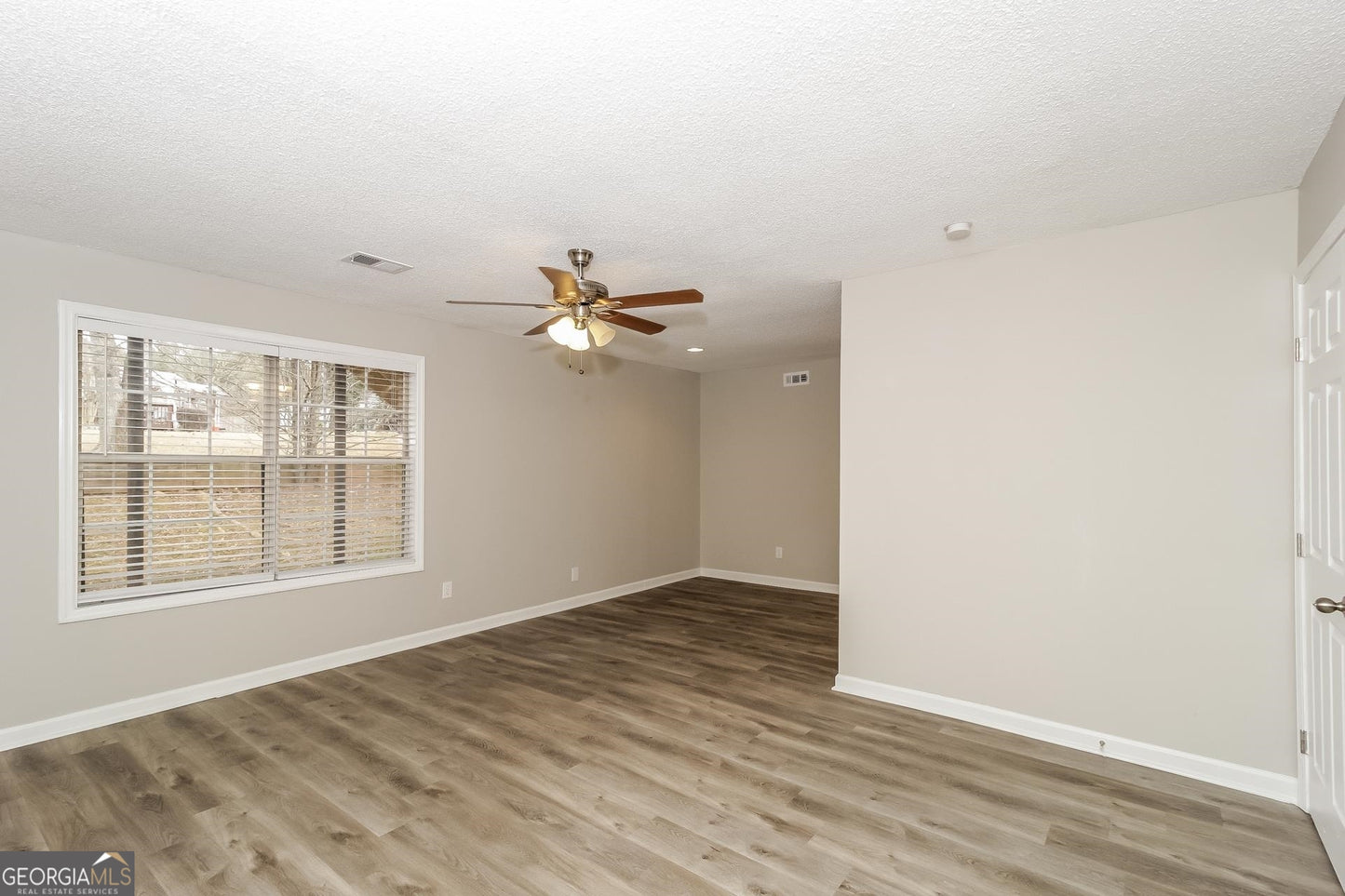 5 bedroom 3 bath house in Acworth