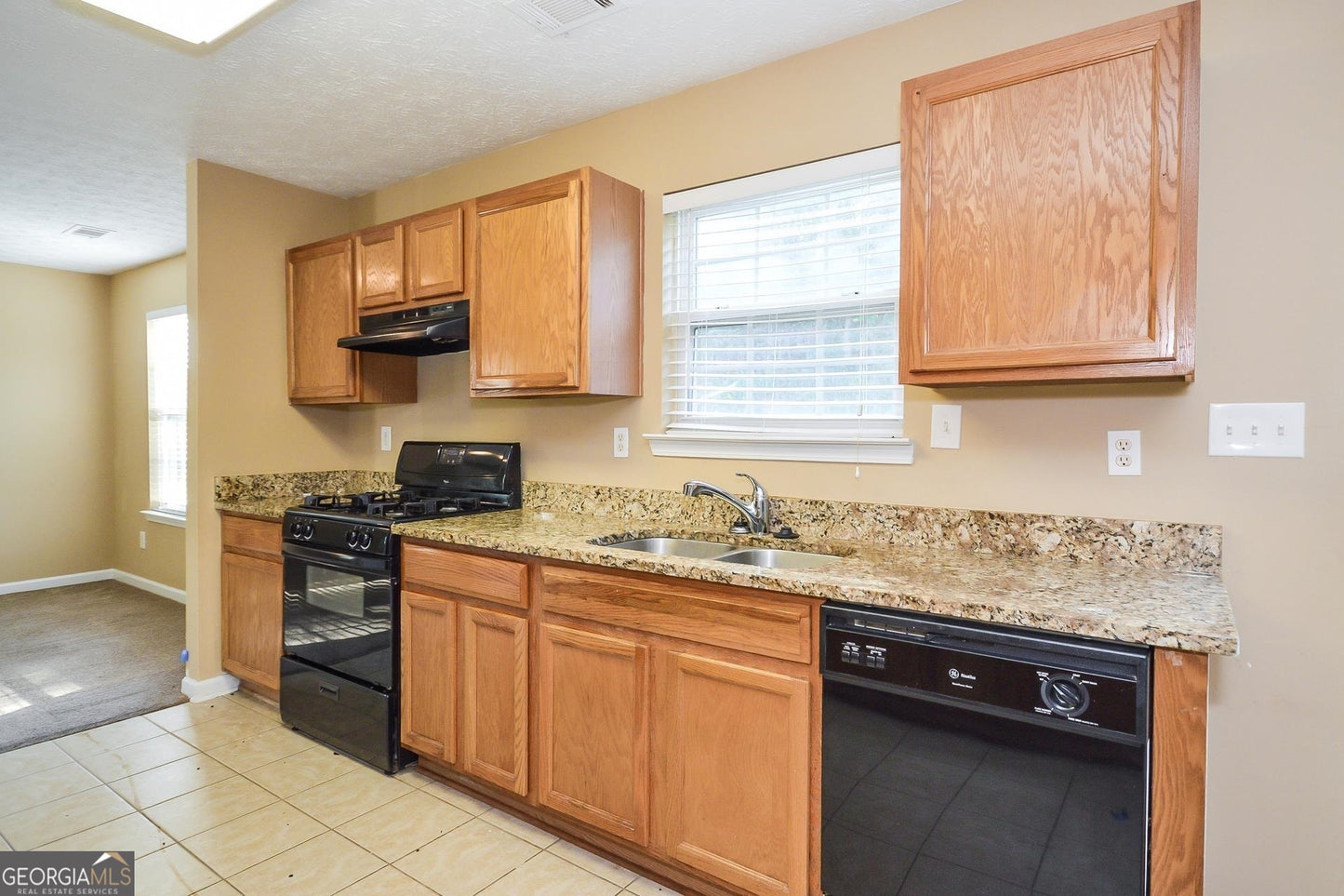 5 bedroom 2.5 bath house in Loganville