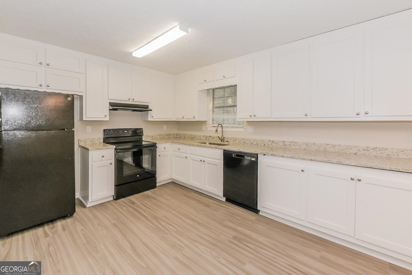 4 bedroom 2.5 bath house in Riverdale