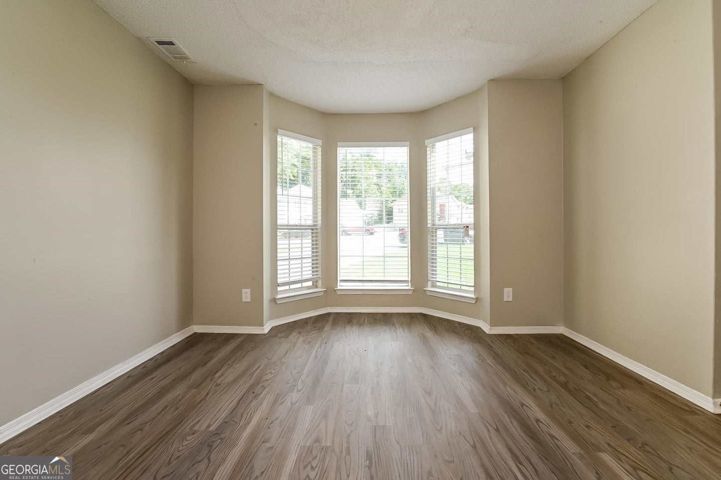 4 bedroom 2.5 bath house in Lithonia