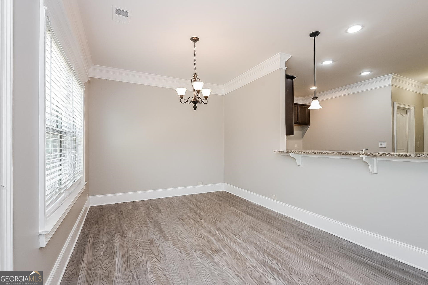 4 bedroom 2.5 bath house in Woodstock
