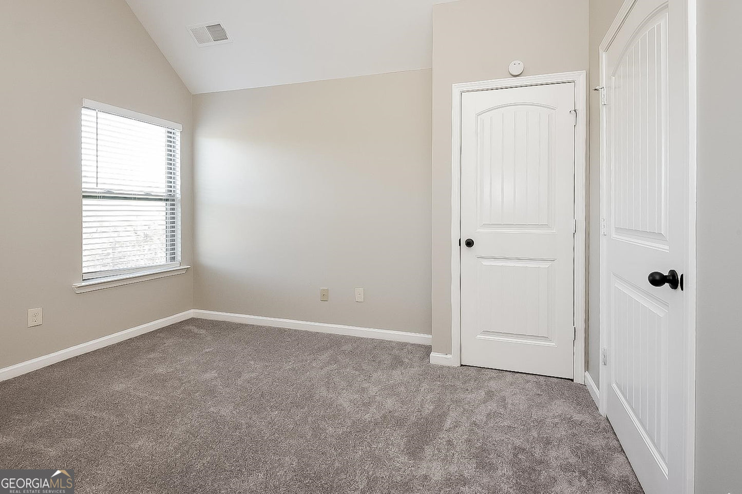 4 bedroom 2.5 bath house in Woodstock