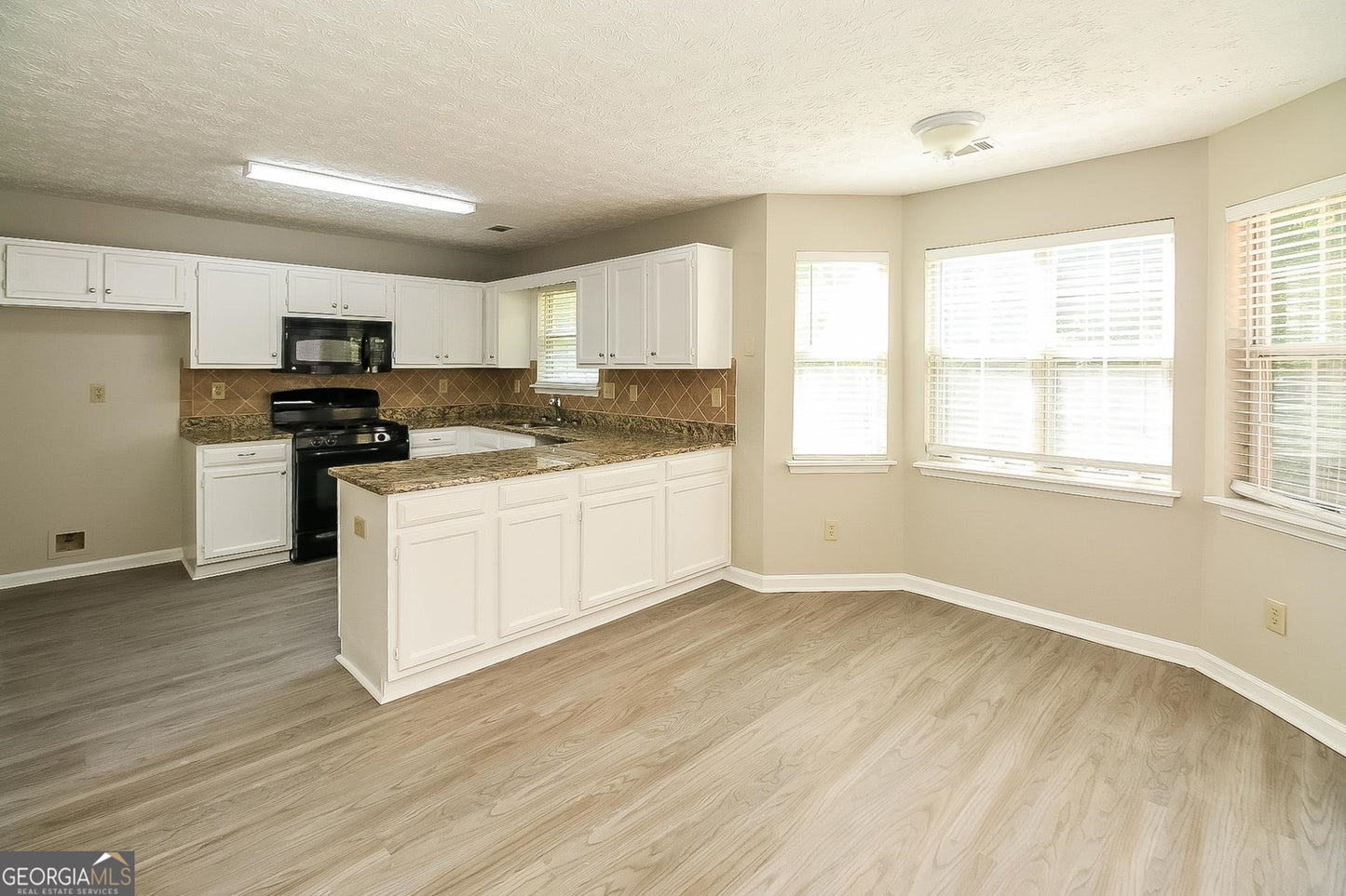4 bedroom 2 bath house in Riverdale