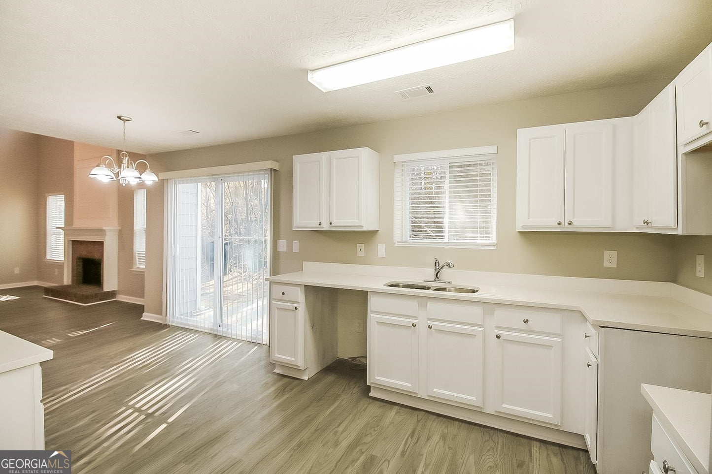 3 bedroom 2.5 bath house in Riverdale