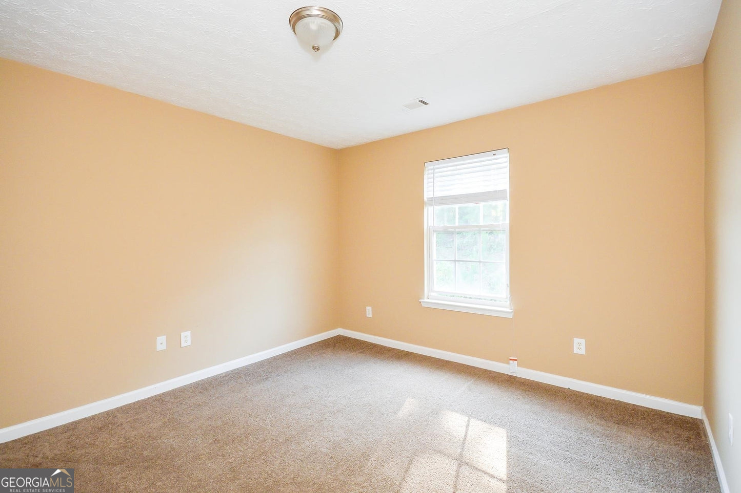 5 bedroom 2.5 bath house in Loganville