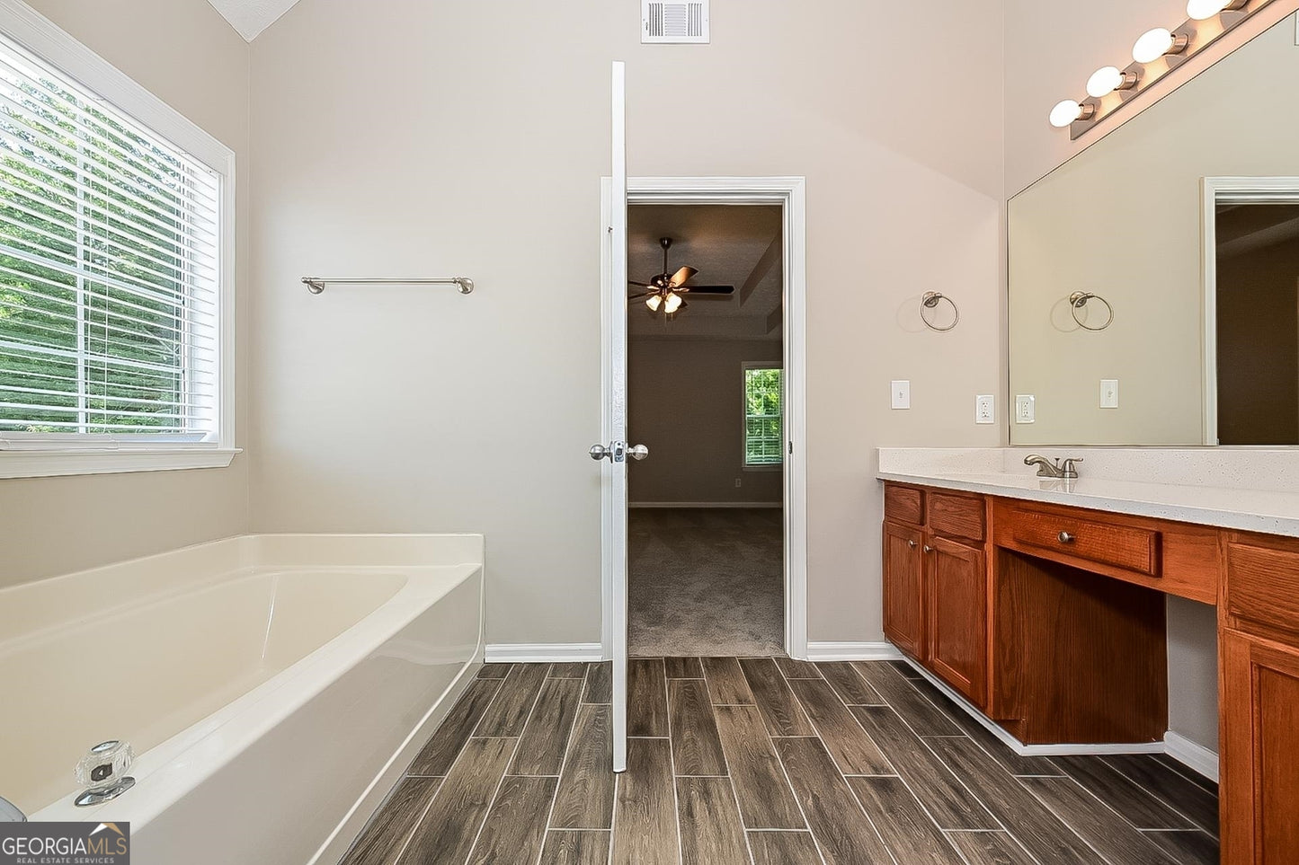 3 bedroom 2.5 bath house in Riverdale