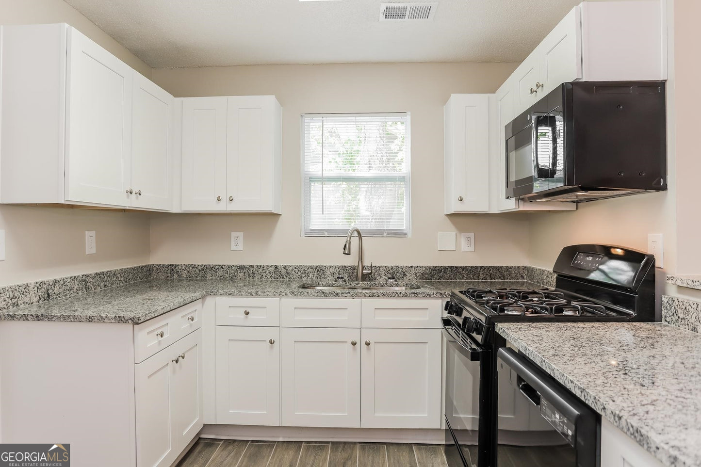 3 bedroom 2 bath house in stone mountain