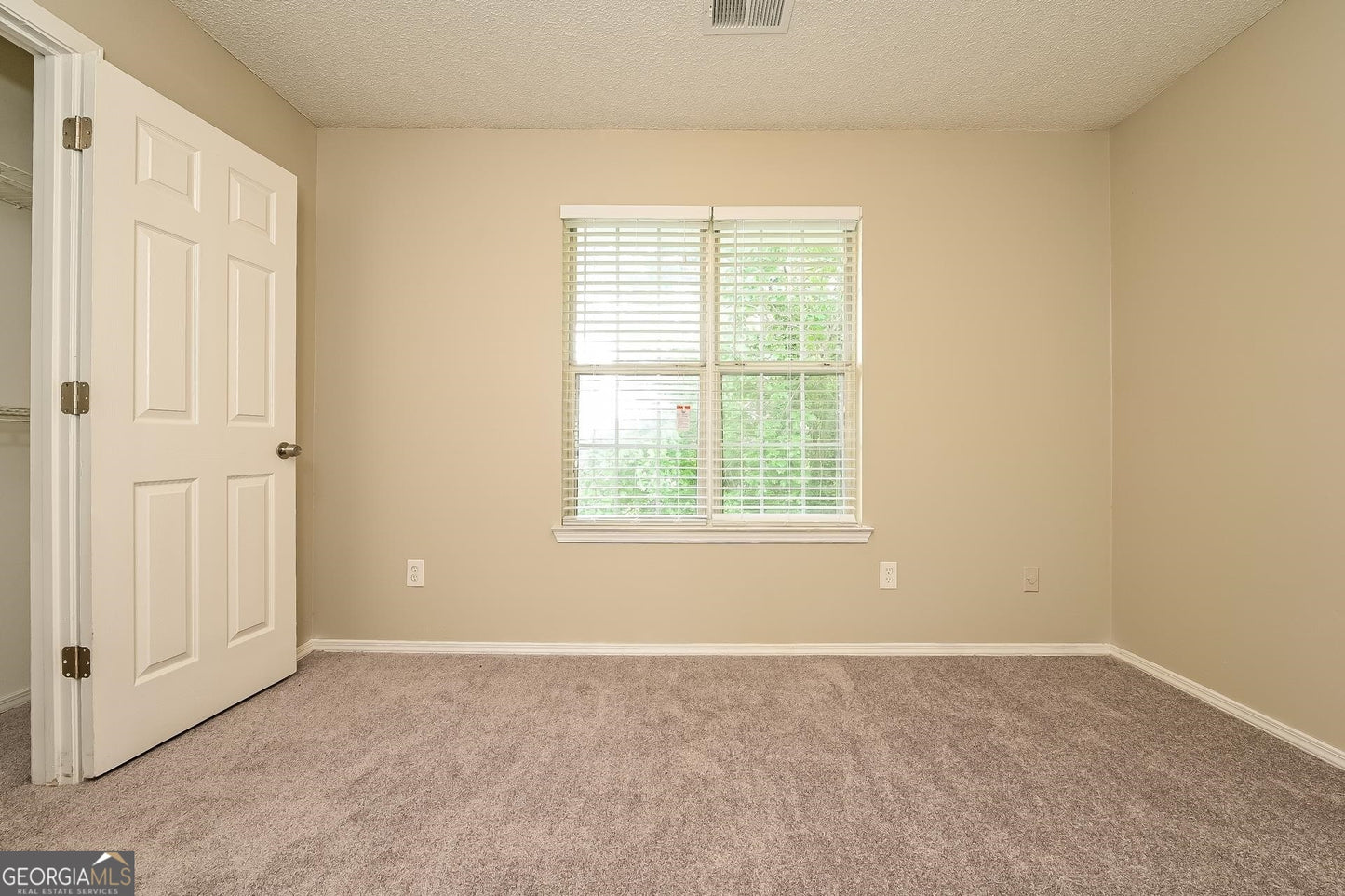 4 bedroom 2.5 bath house in Lithonia