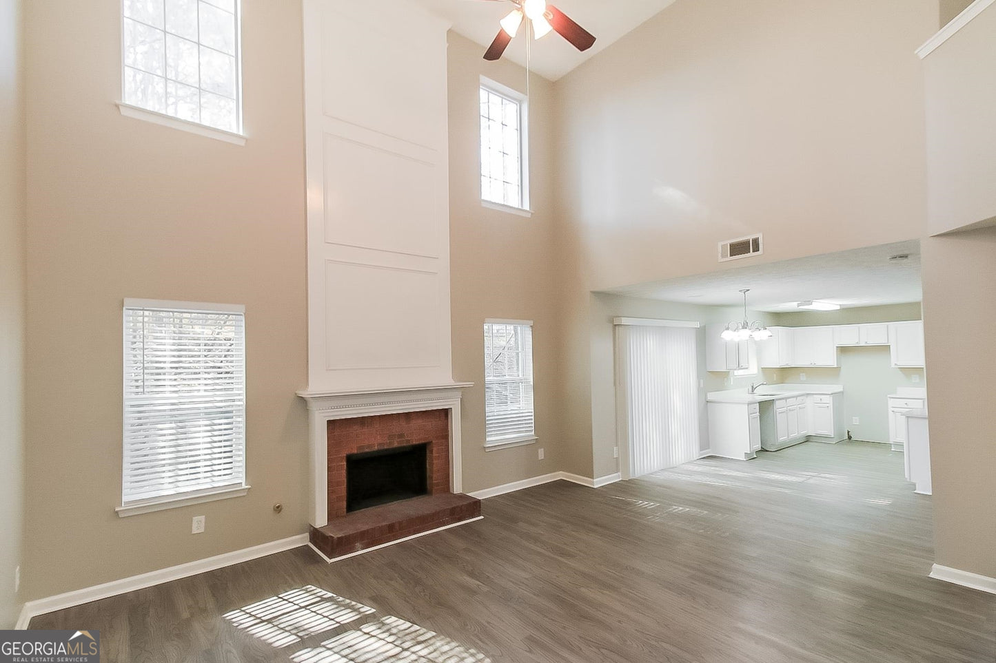 3 bedroom 2.5 bath house in Riverdale