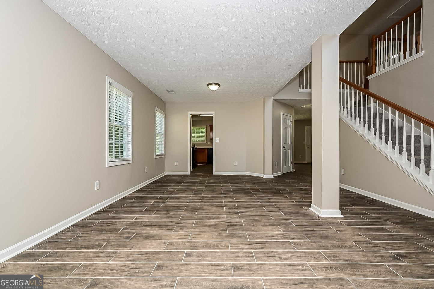 3 bedroom 2.5 bath house in Riverdale