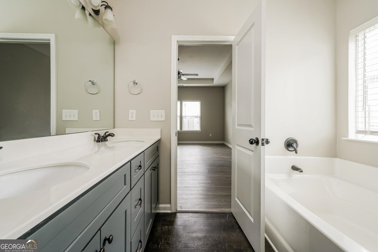 4 bedroom 2 bath house in Dallas