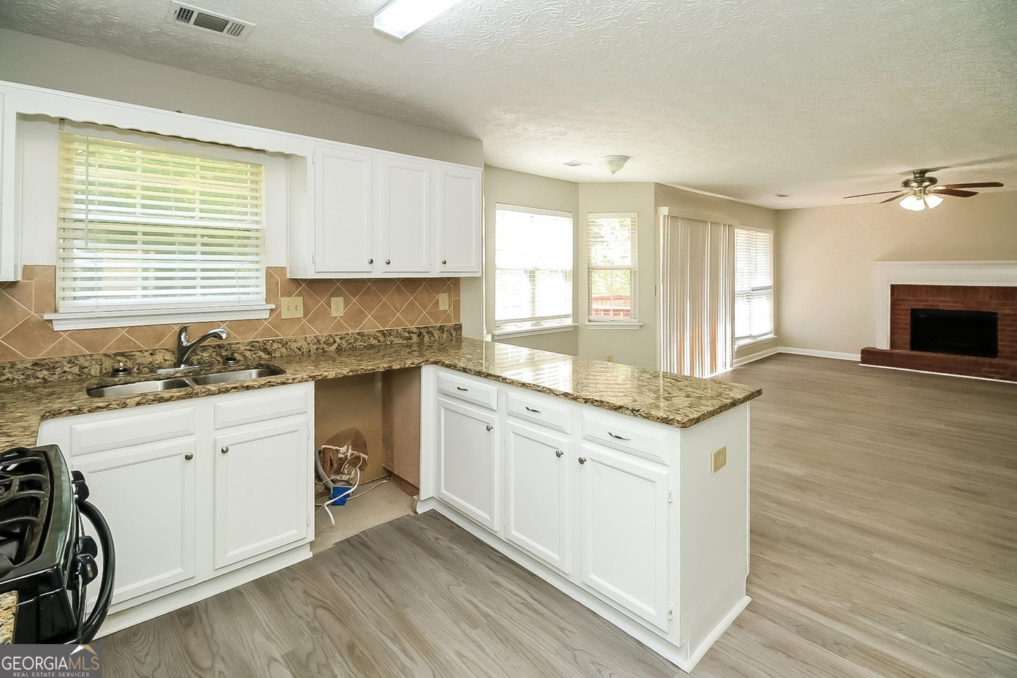 4 bedroom 2 bath house in Riverdale