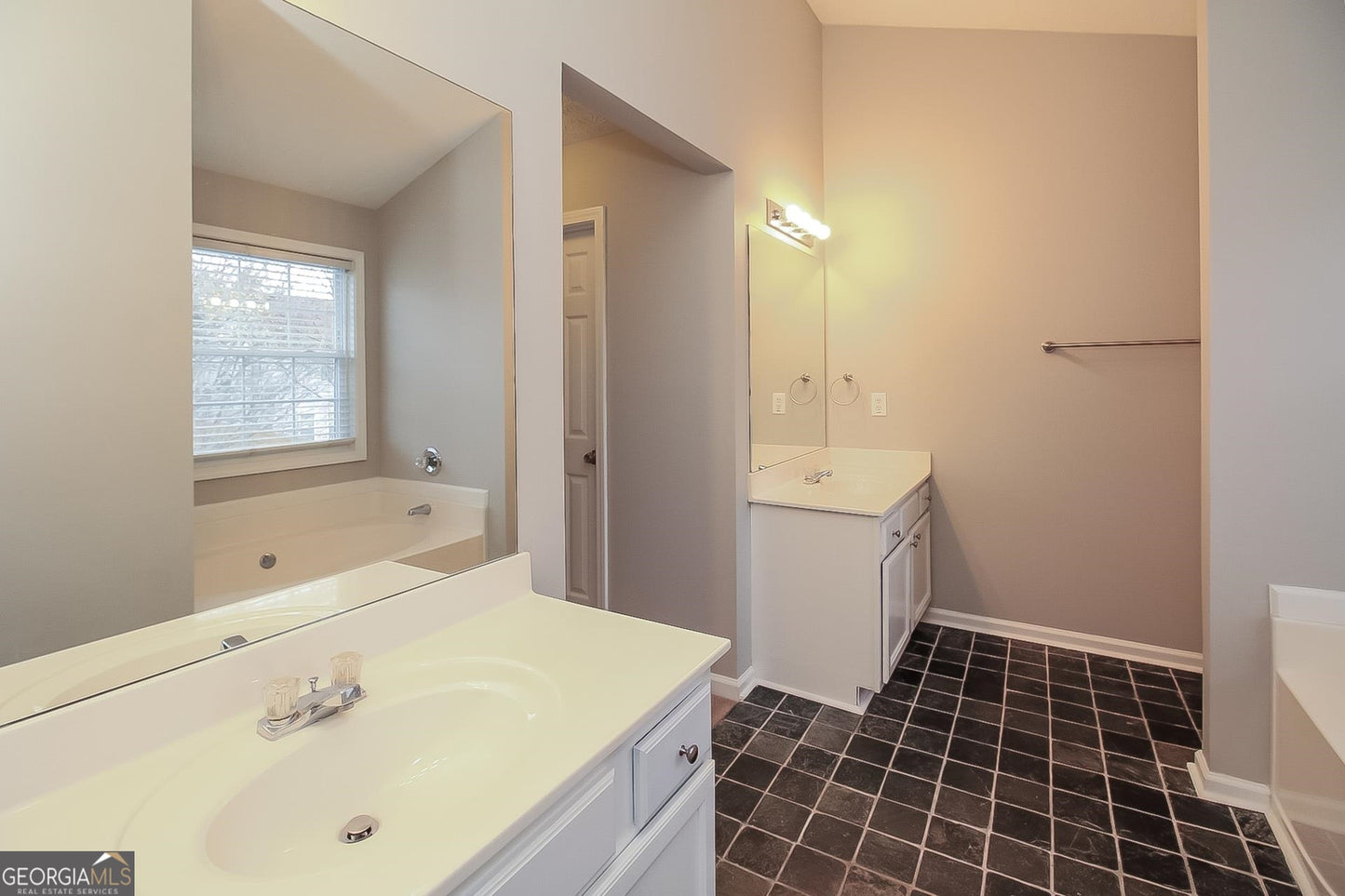 4 bedroom 2.5 bath house in Lithonia