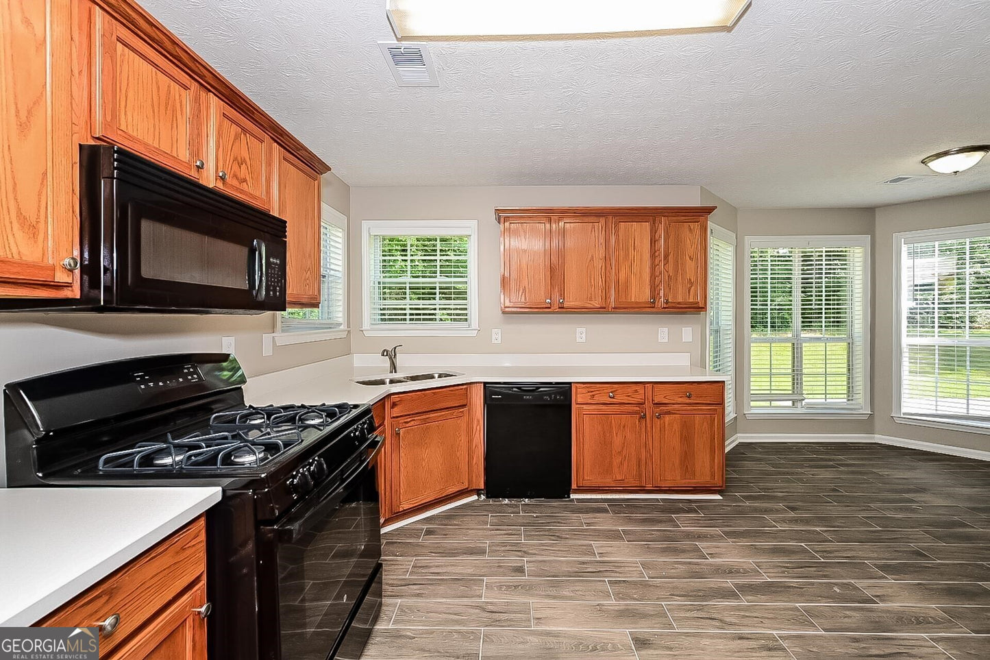 3 bedroom 2.5 bath house in Riverdale