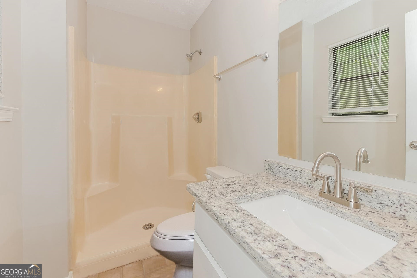 4 bedroom 2.5 bath house in Riverdale