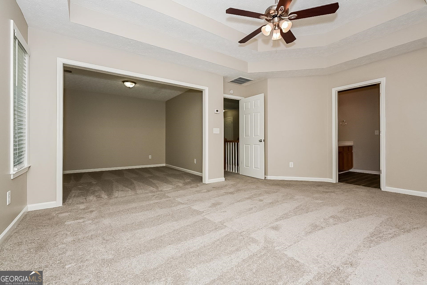 3 bedroom 2.5 bath house in Riverdale
