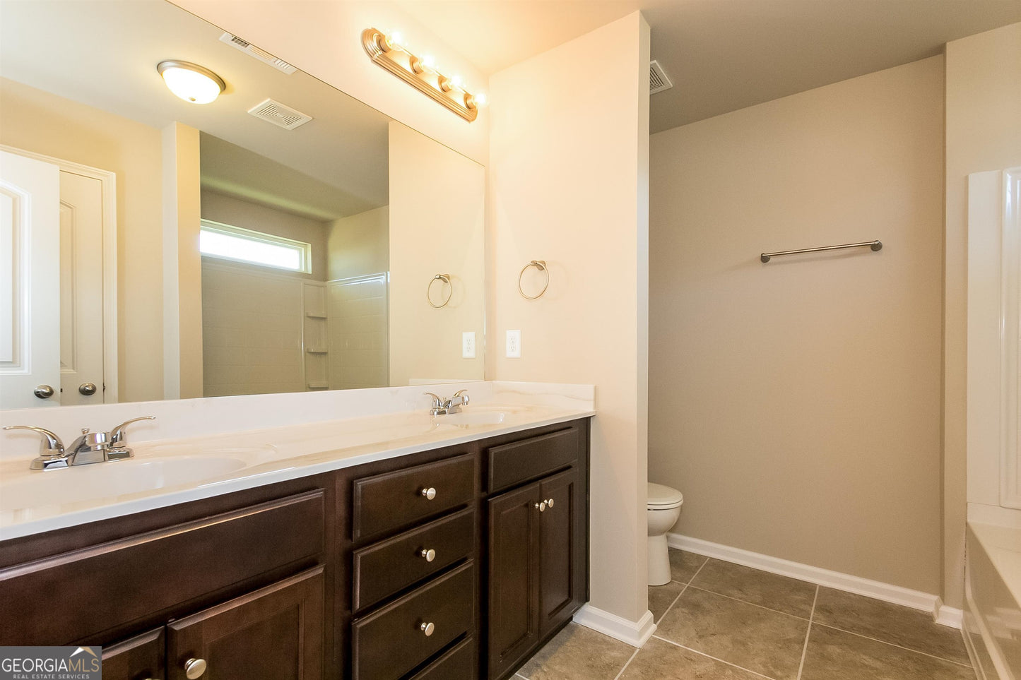 4 bedroom 2.5 bath house in Dallas