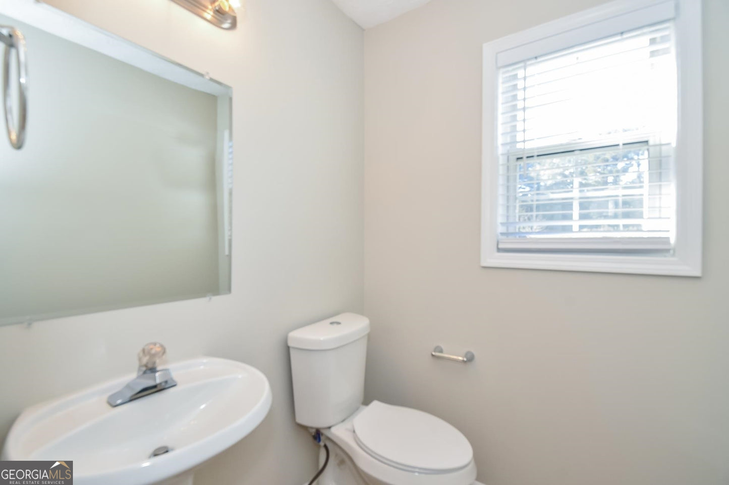 4 bedroom 2.5 bath house in Powder springs