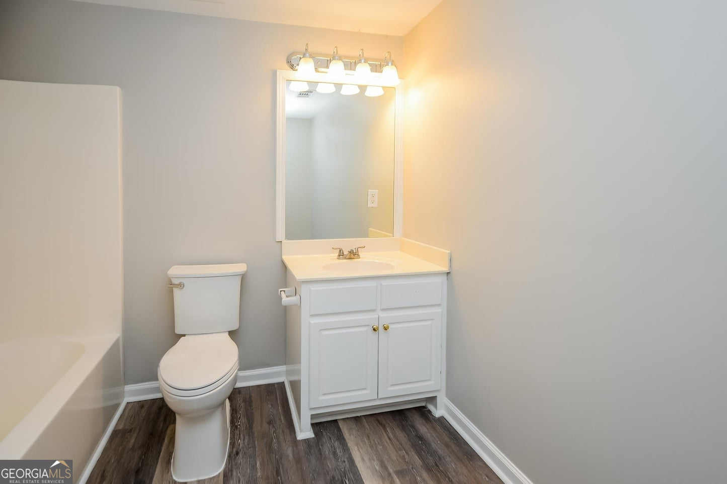 4 bedroom 2.5  bath house in Mcdonough