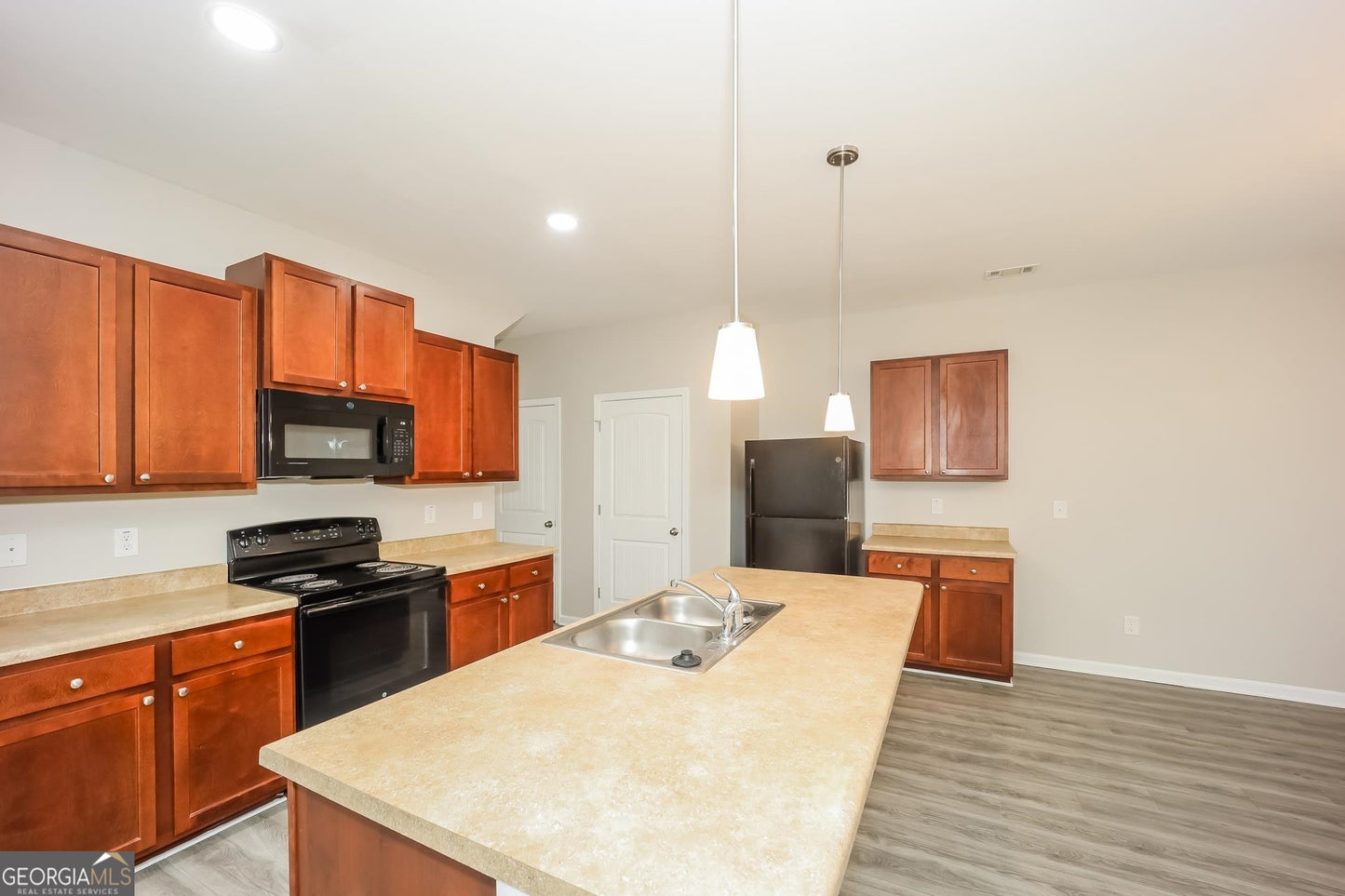 4 bedroom 3  bath house in Riverdale