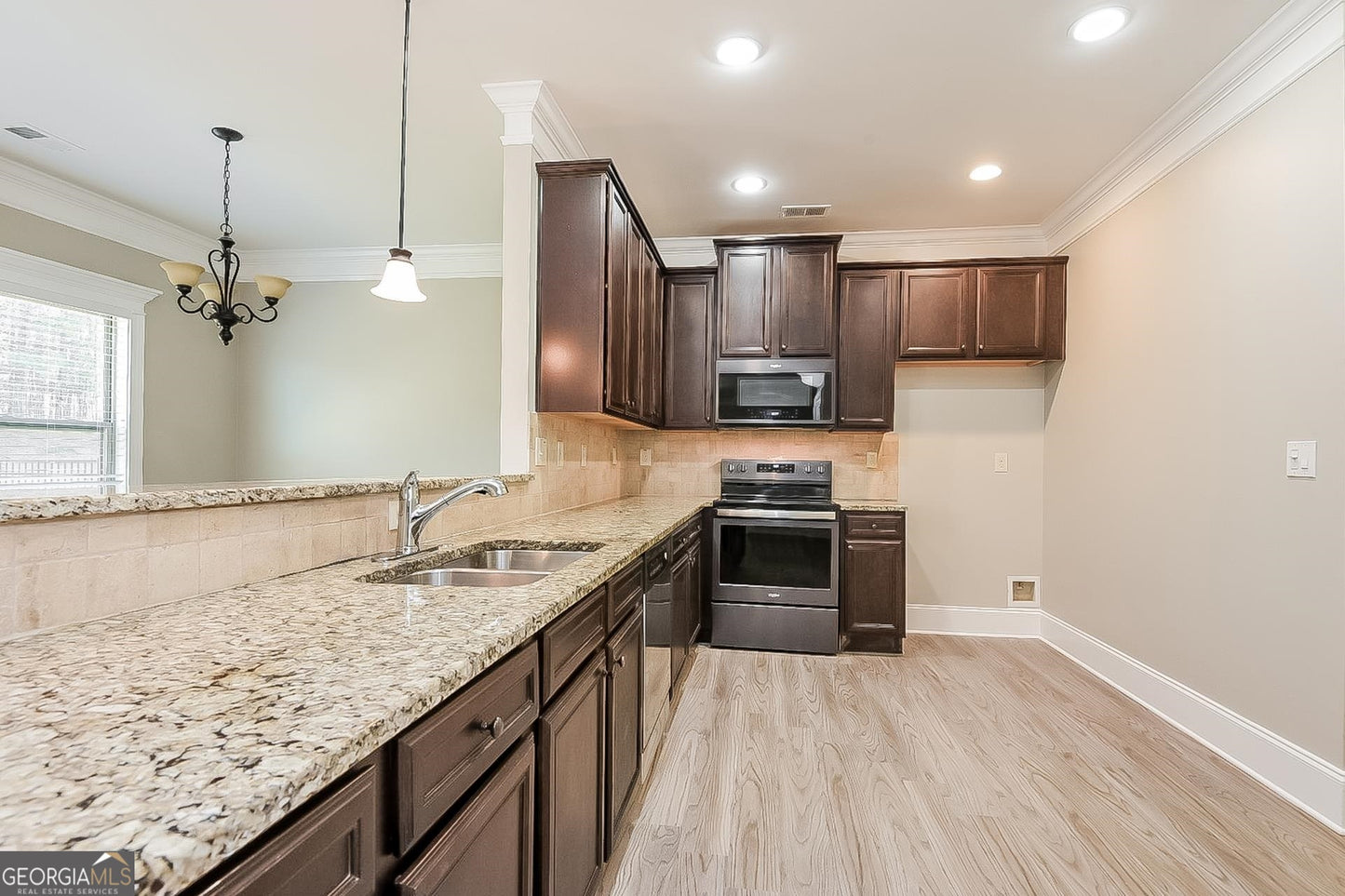4 bedroom 2.5  bath house in Woodstock