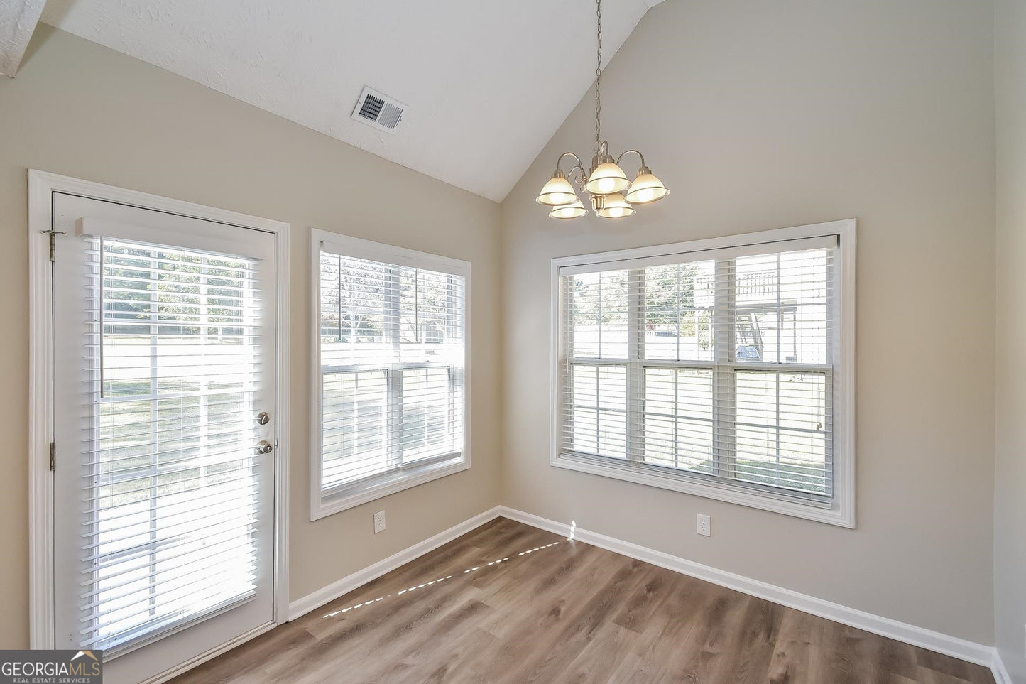 4 bedroom 2.5 bath house in Powder springs