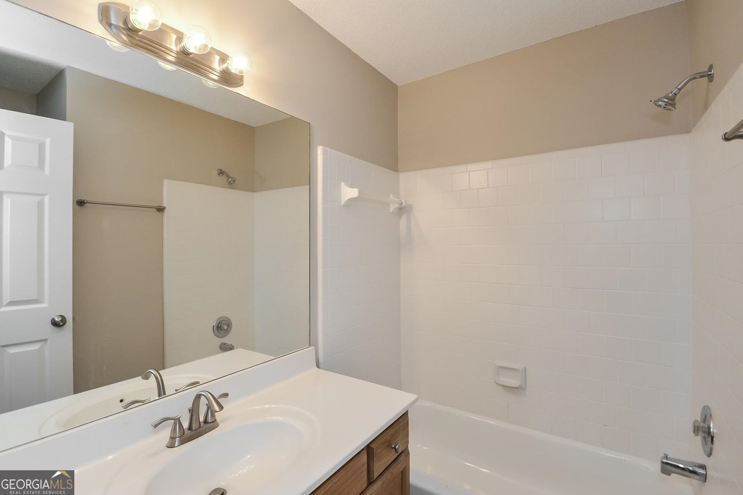3 bedroom 2.5 bath house in Lawrenceville