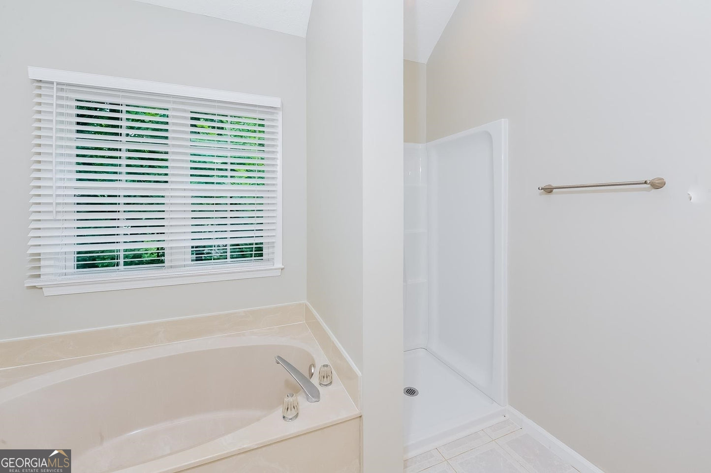 4 bedroom 2.5 bath house in Lawrenceville