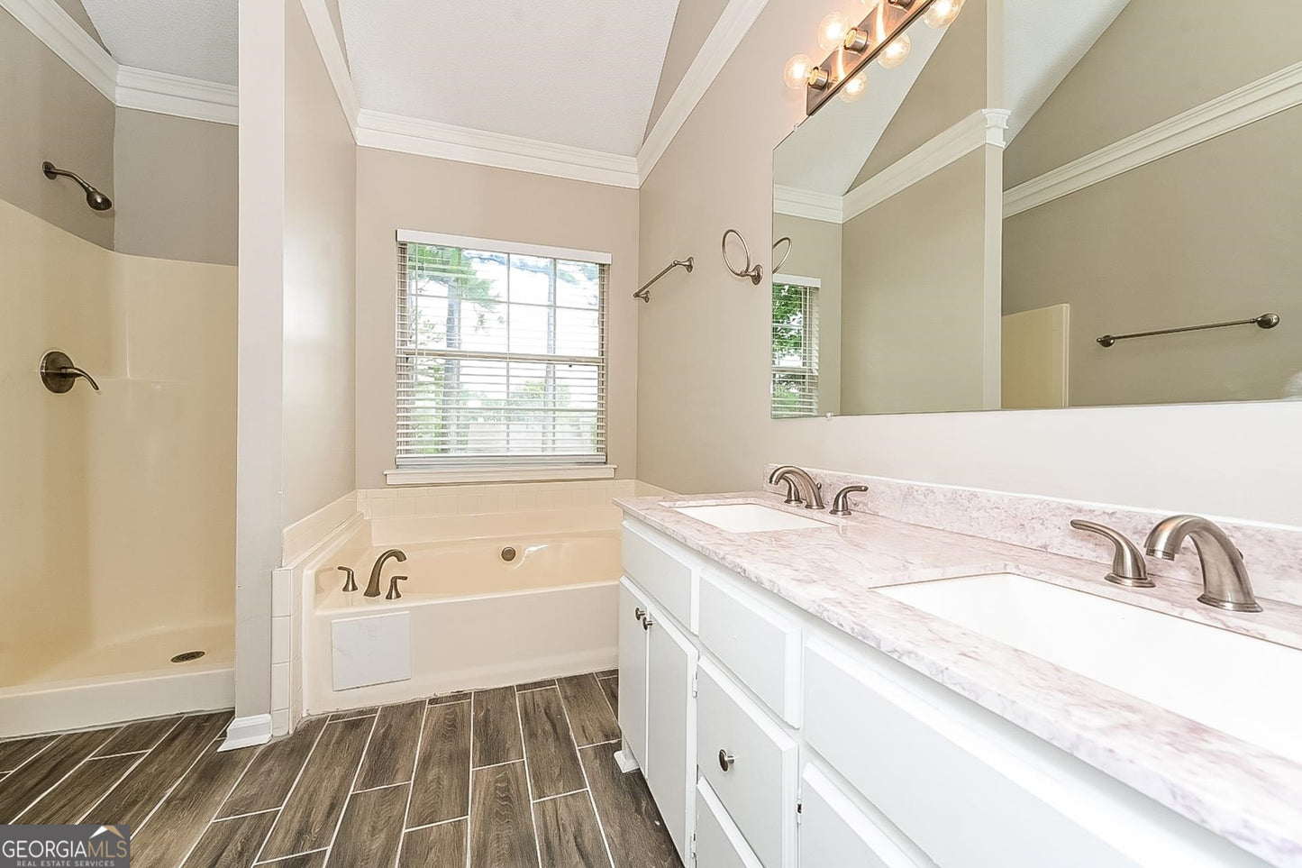 3 bedroom 2.5 bath house in Stockbridge