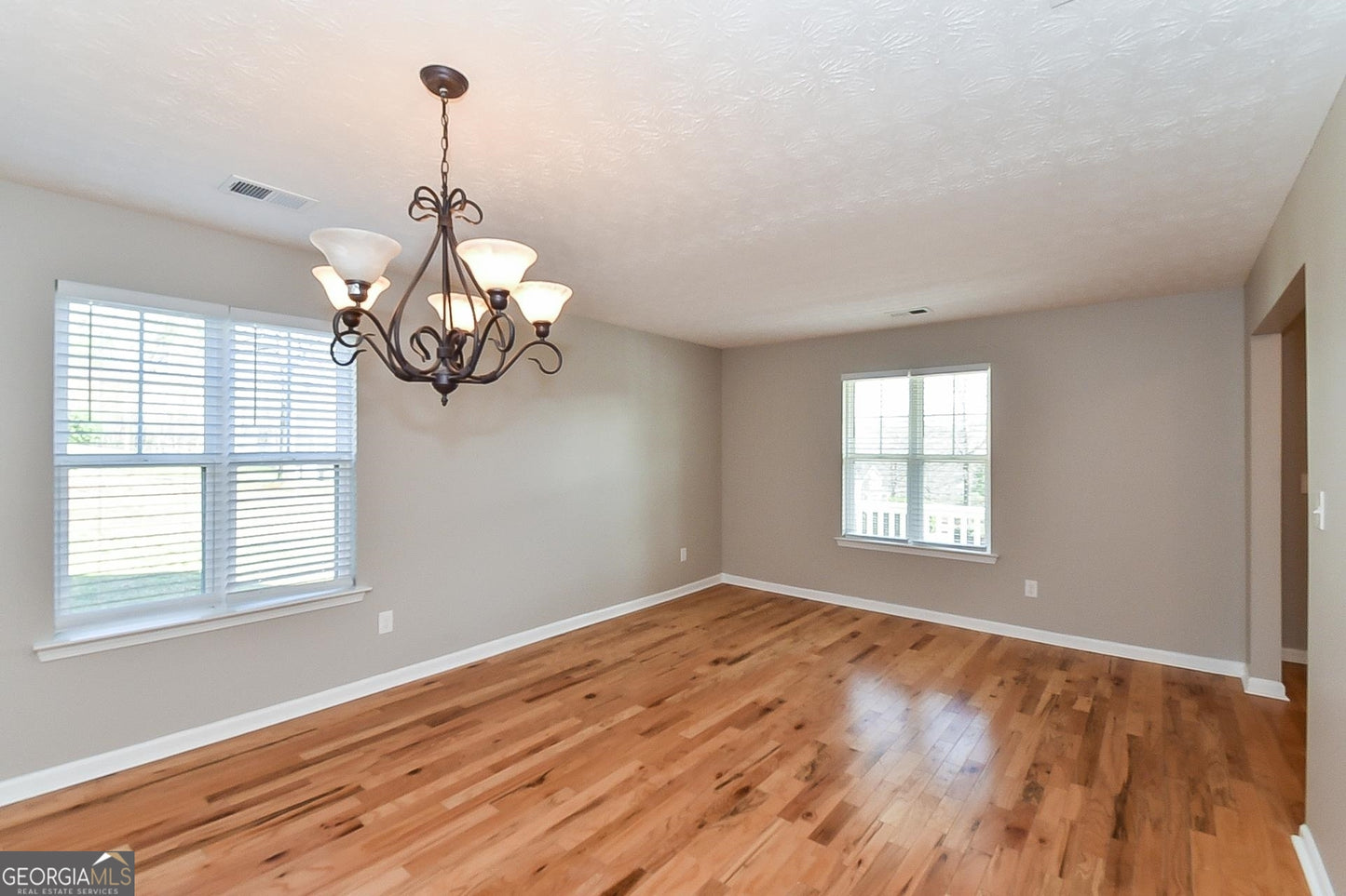 4 bedroom 2.5  bath house in Fairburn
