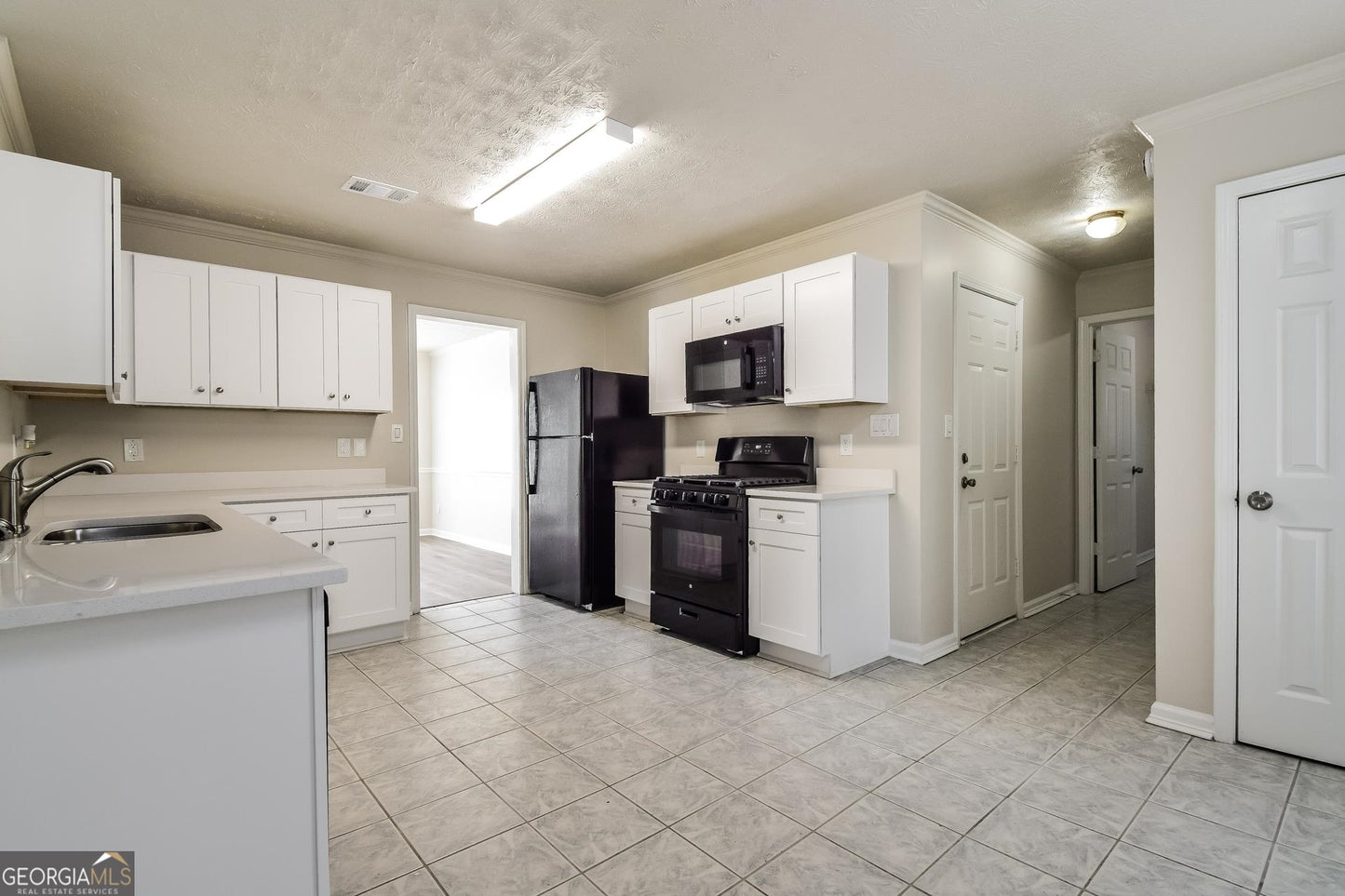 4 bedroom 2.5  bath house in Lawrenceville