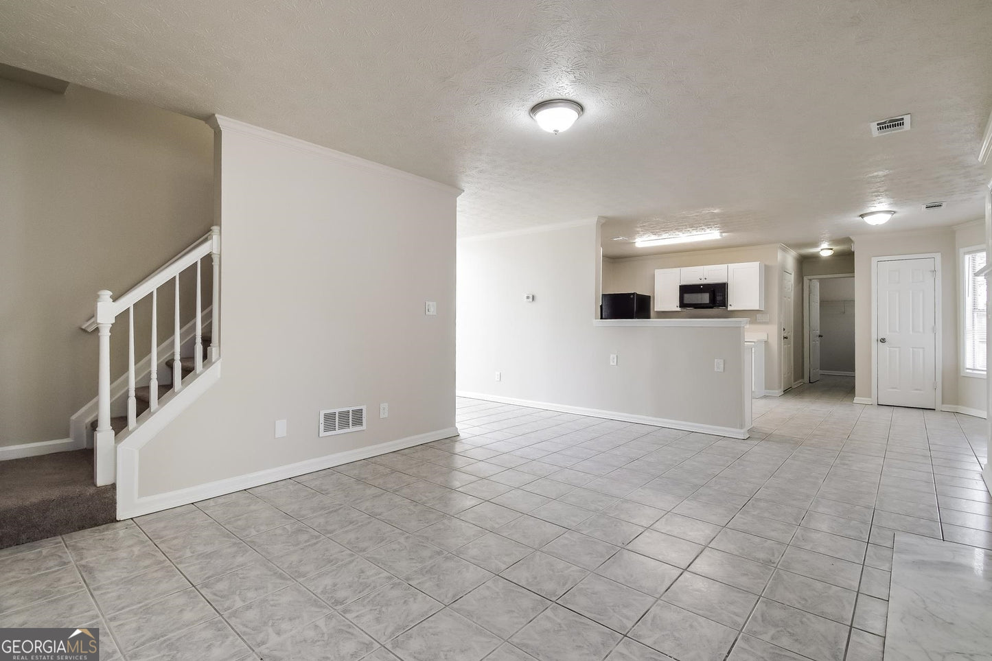 4 bedroom 2.5  bath house in Lawrenceville