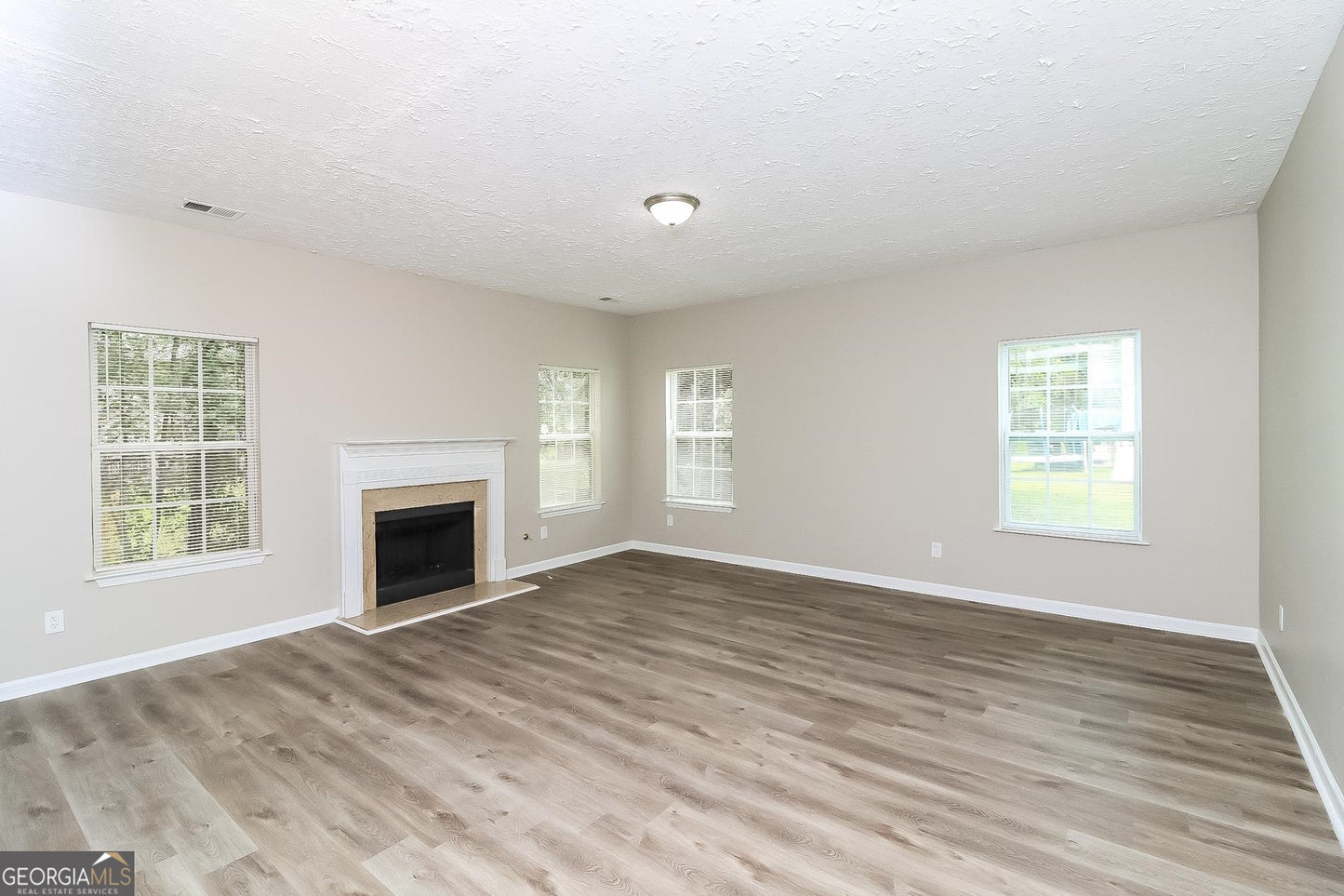 4 bedroom 2.5 bath house in Lithonia