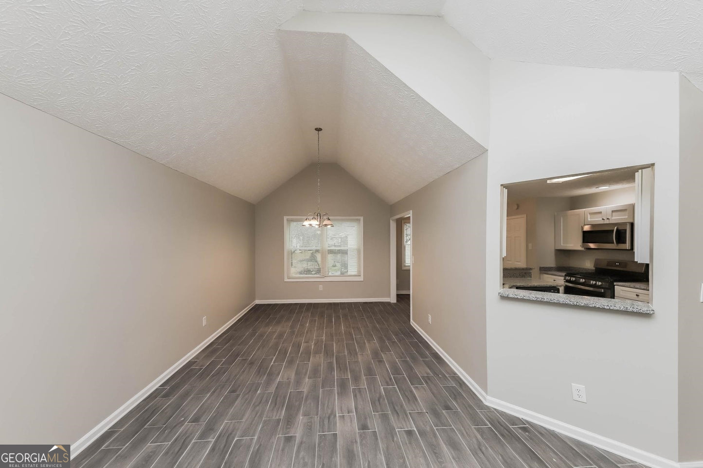 5 bedroom 3  bath house in Powder springs