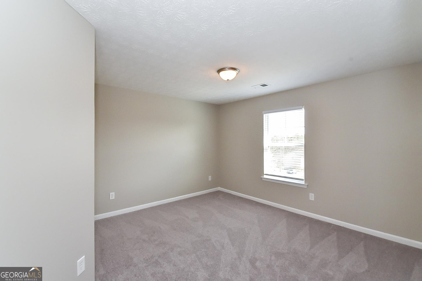 4 bedroom 2.5  bath house in Fairburn