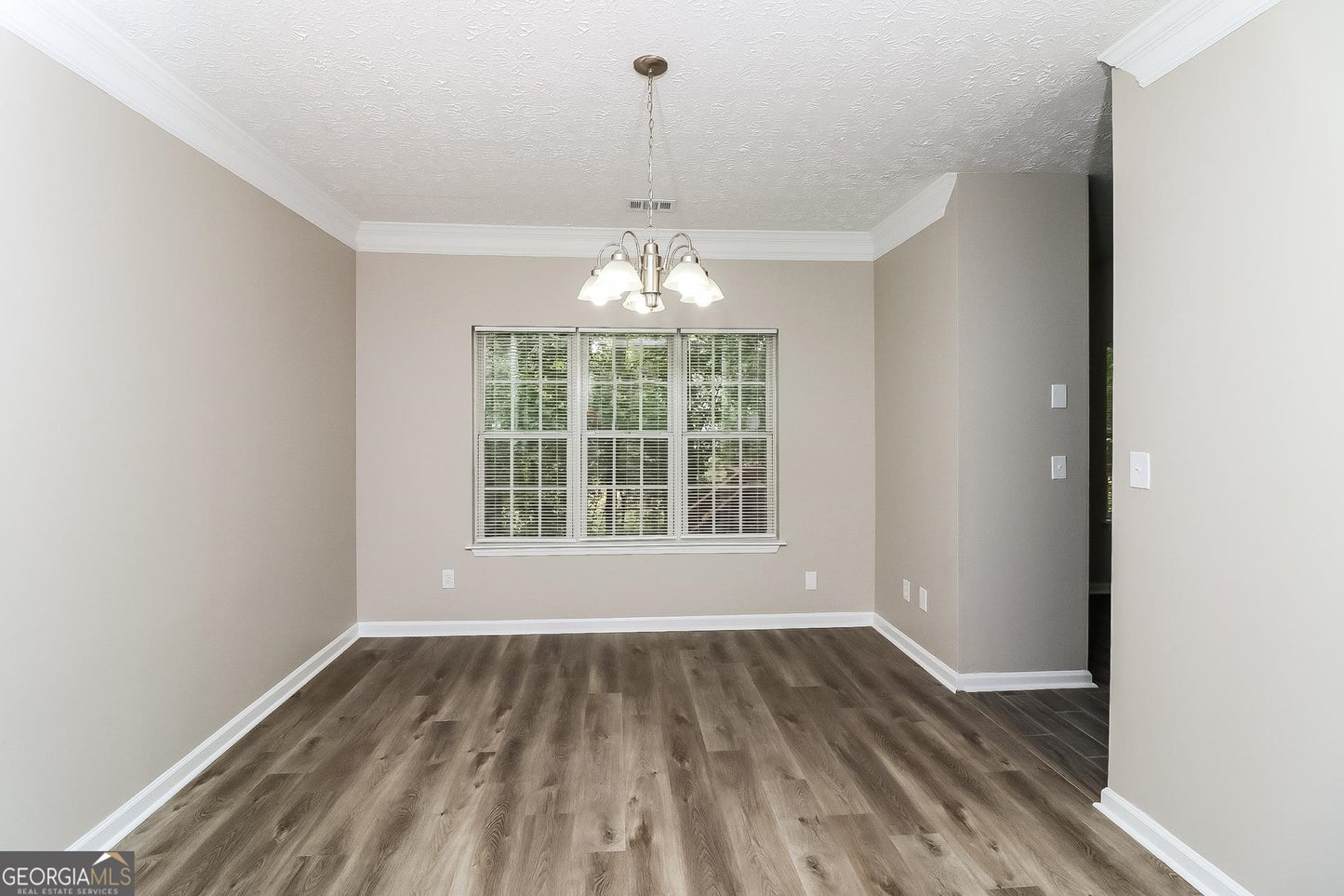 4 bedroom 2.5 bath house in Lithonia