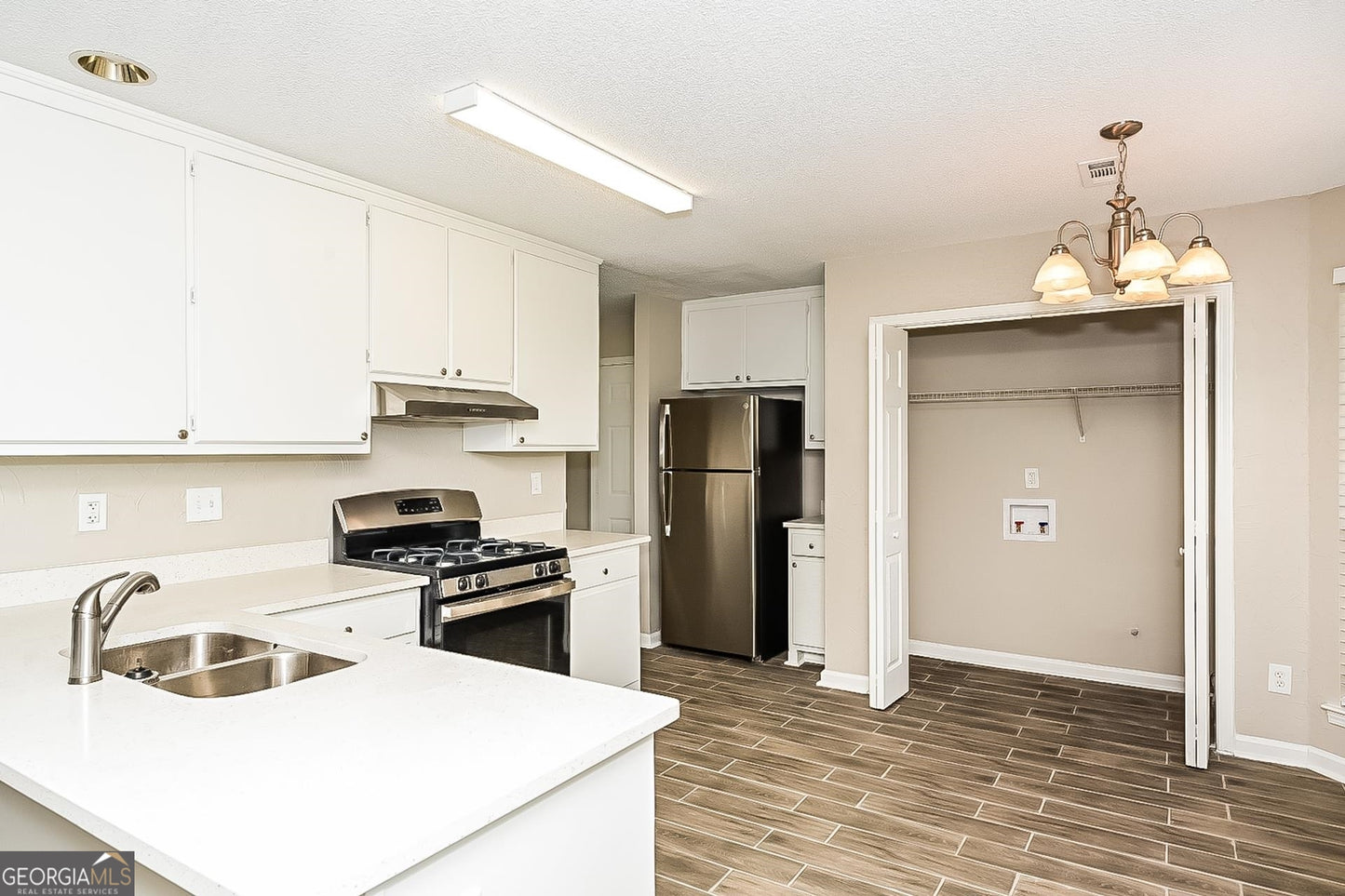 3 bedroom 2.5 bath house in Stockbridge