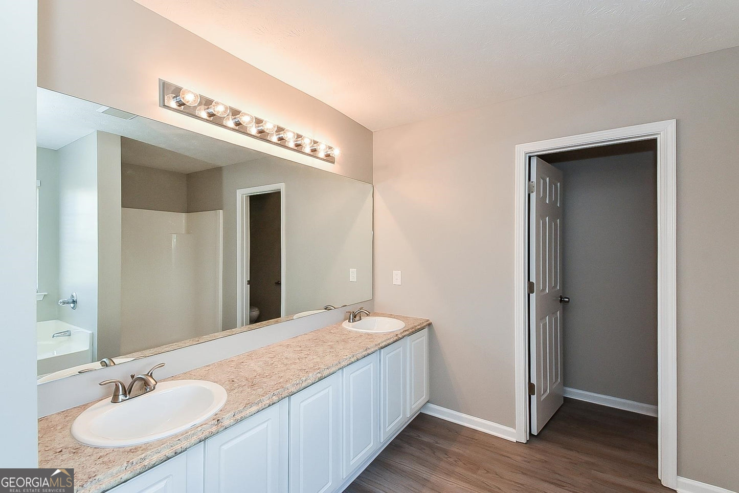 4 bedroom 2.5  bath house in Fairburn