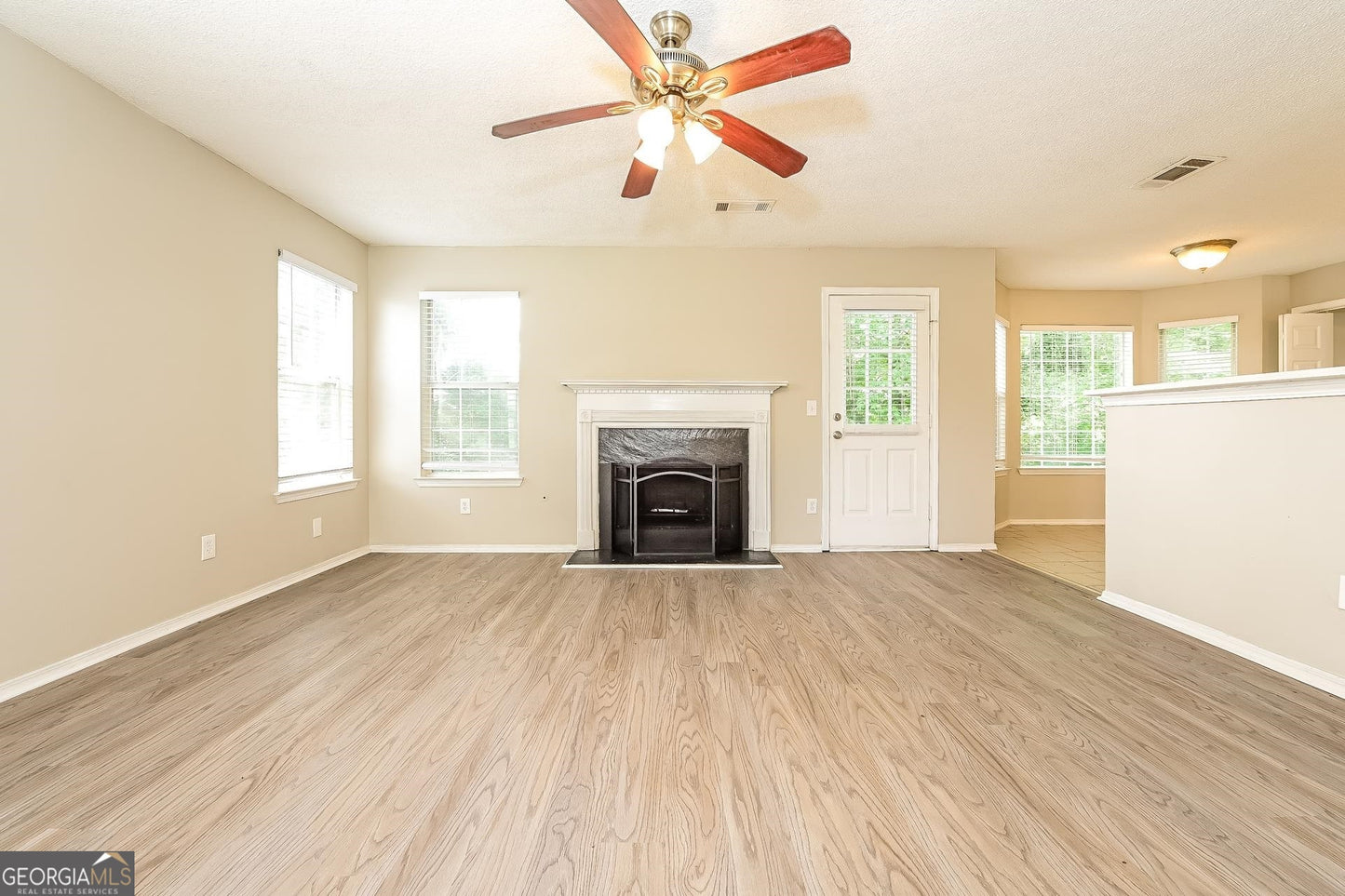 4 bedroom 2.5 bath house in Lithonia