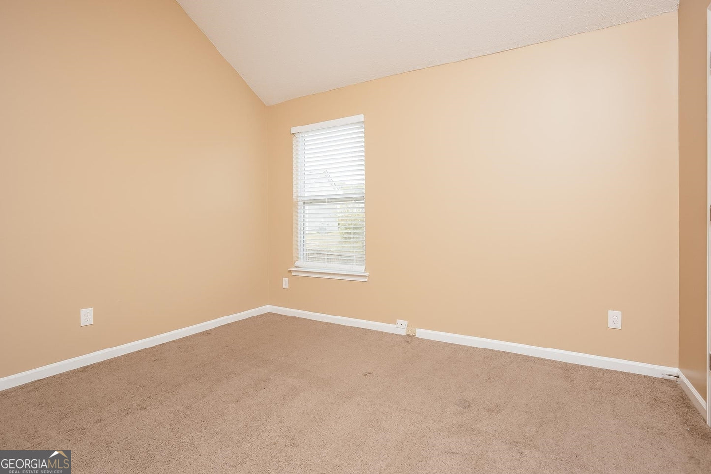 5 bedroom 2.5 bath house in Fairburn