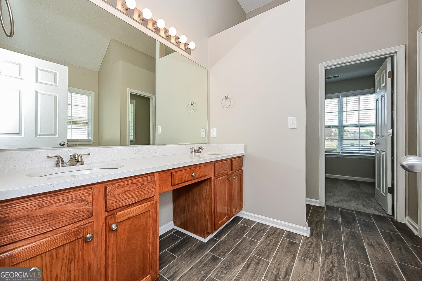 3 bedroom 2.5 bath house in Riverdale