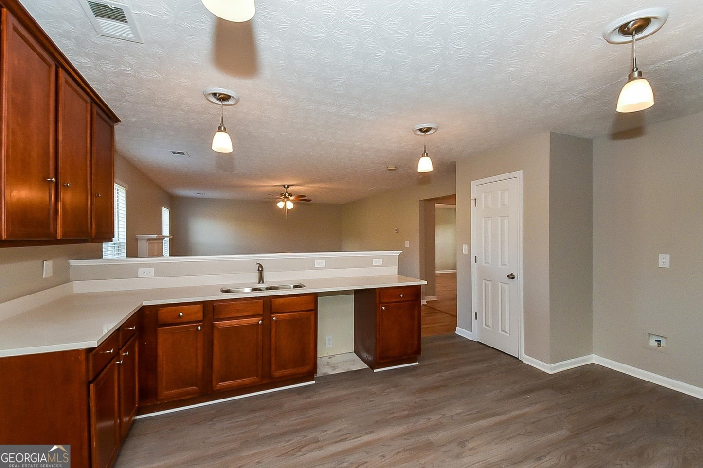 4 bedroom 2.5  bath house in Fairburn