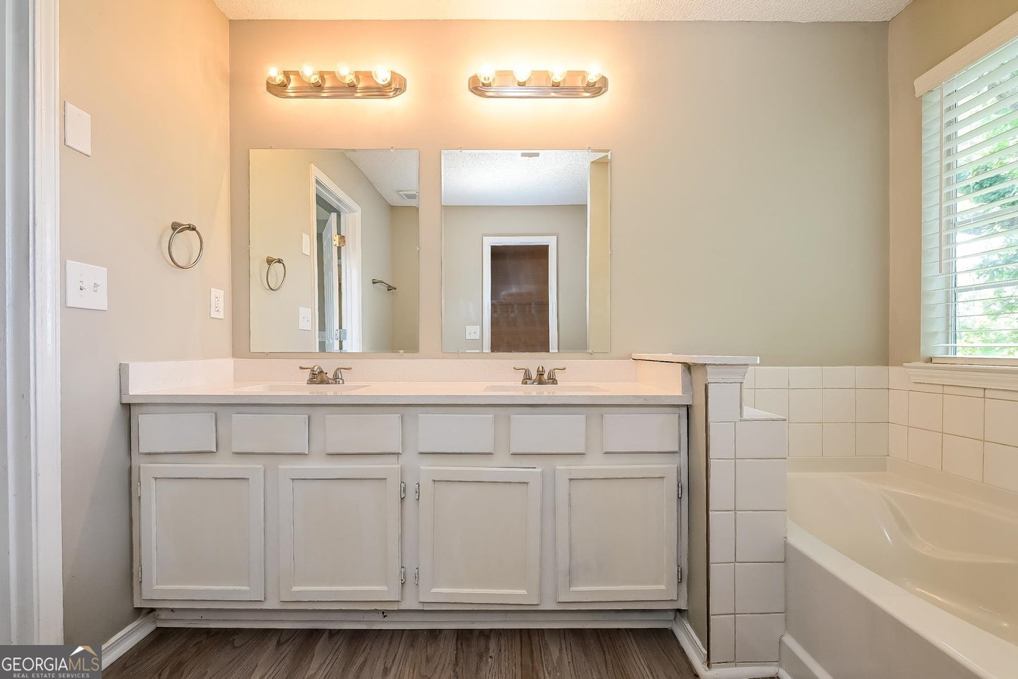 4 bedroom 2.5 bath house in Lithonia