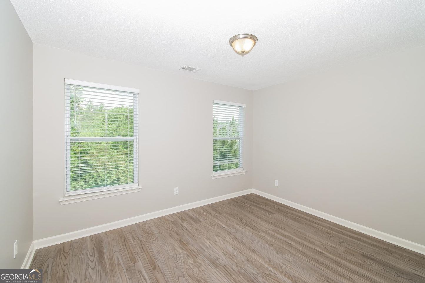 5 bedroom 3  bath house in Douglasville