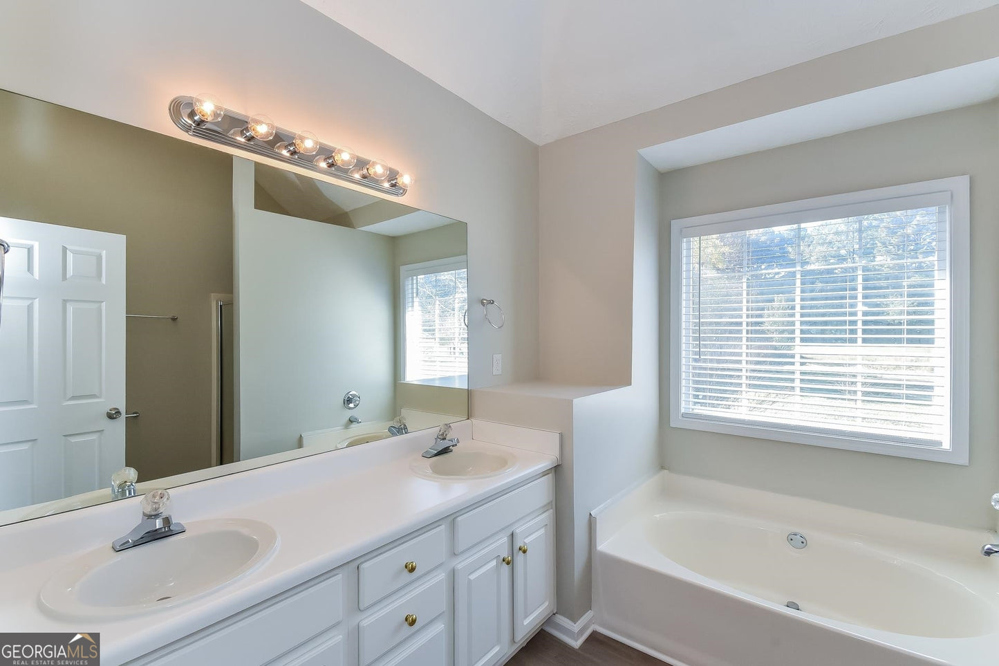 4 bedroom 2.5 bath house in Powder springs
