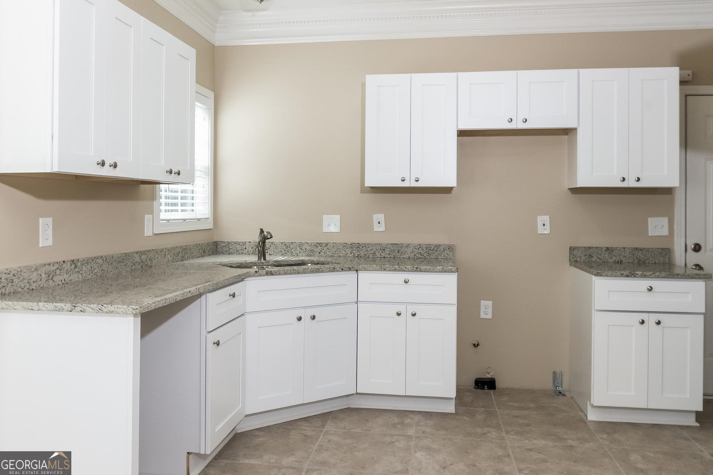 4 bedroom 2.5 bath house in Riverdale